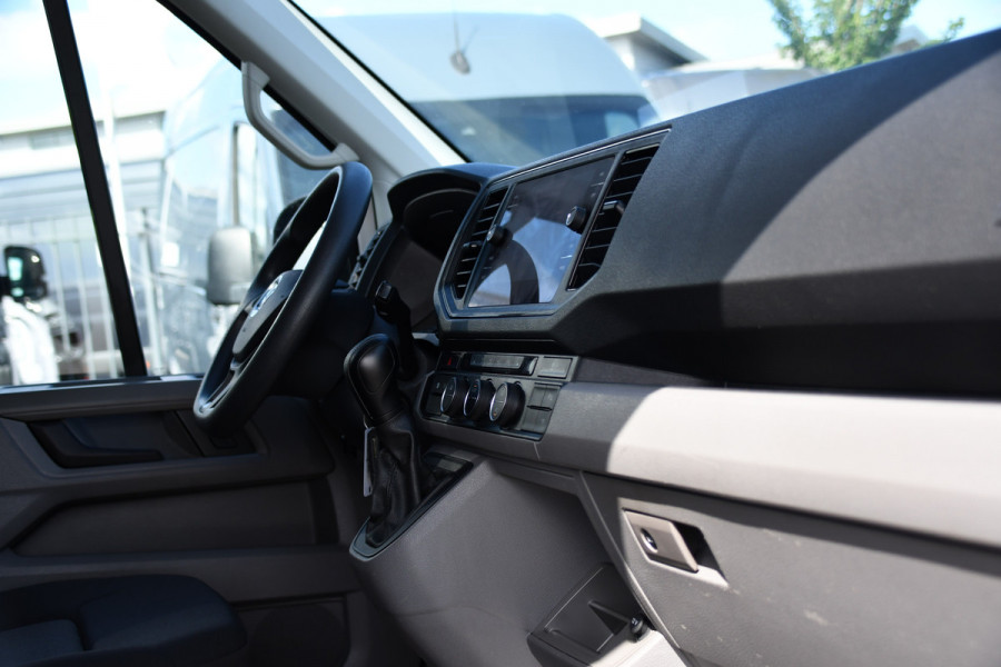 Volkswagen Crafter 35 2.0 TDI L3H2 PB Edition Camera, Cruise, Carplay, LED, Stoelverwarming, Clima, Multimedia, 177pk, Automaat, Uniek!