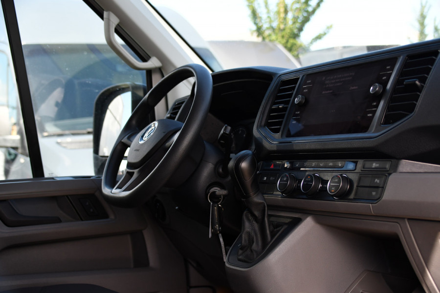 Volkswagen Crafter 35 2.0 TDI L3H2 PB Edition Camera, Cruise, Carplay, LED, Stoelverwarming, Clima, Multimedia, 177pk, Automaat, Uniek!