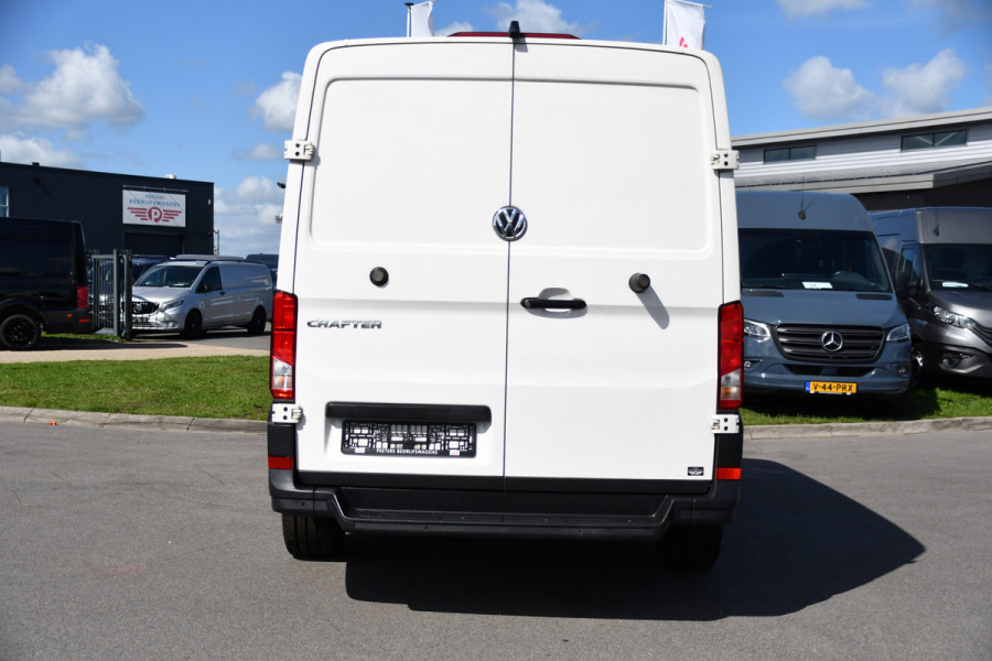 Volkswagen Crafter 35 2.0 TDI L3H2 PB Edition Camera, Cruise, Carplay, LED, Stoelverwarming, Clima, Multimedia, 177pk, Automaat, Uniek!