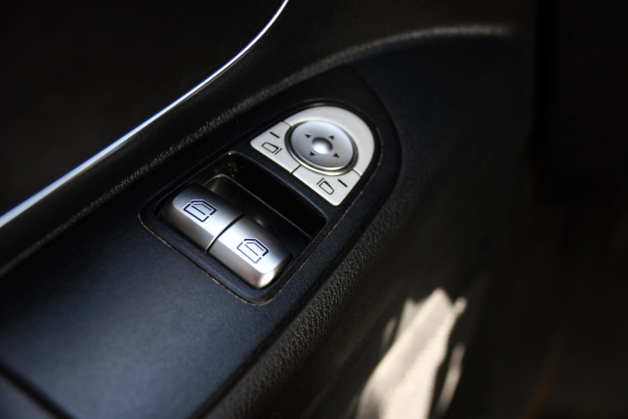 Mercedes-Benz Vito 114 CDI L2 PB Edition Camera, Cruise, Carplay, Multimedia, Automaat, Trekhaak, 136pk, Sensoren, Uniek!