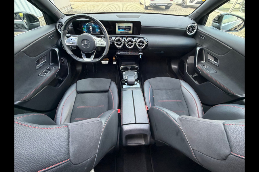 Mercedes-Benz A-Klasse 250 e Business Solution AMG | Navi |Panoramadak | Sfeerverlichting Cruise | Clima | Camera | Leder | 18".