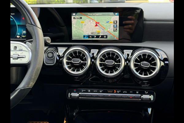 Mercedes-Benz A-Klasse 250 e Business Solution AMG | Navi |Panoramadak | Sfeerverlichting Cruise | Clima | Camera | Leder | 18".