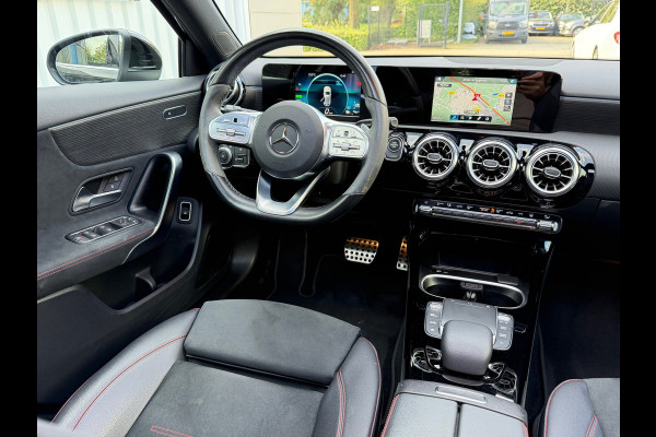 Mercedes-Benz A-Klasse 250 e Business Solution AMG | Navi |Panoramadak | Sfeerverlichting Cruise | Clima | Camera | Leder | 18".