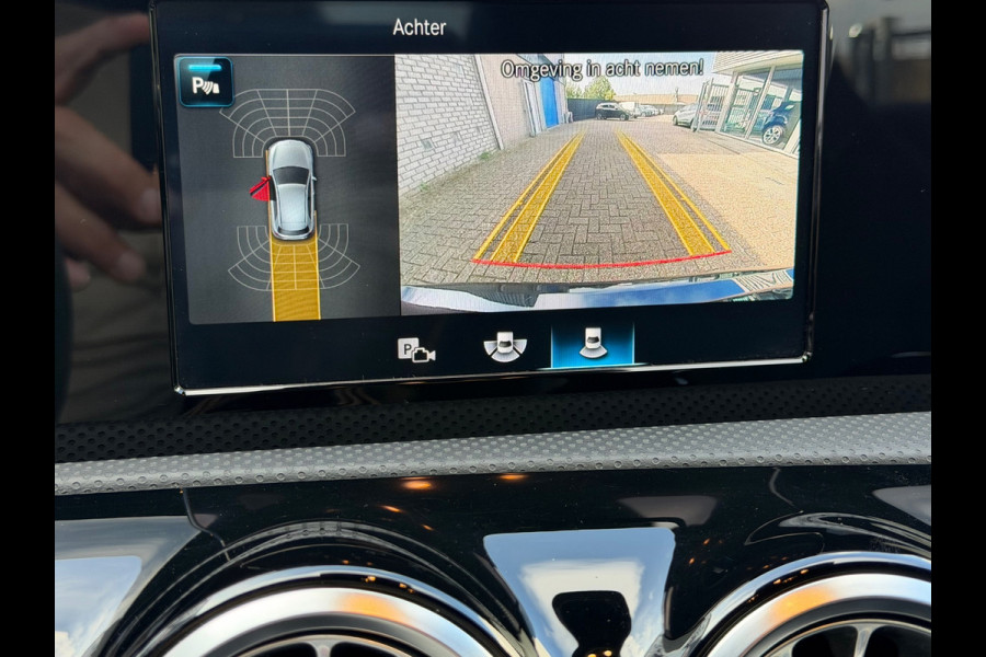 Mercedes-Benz A-Klasse 250 e Business Solution AMG | Navi |Panoramadak | Sfeerverlichting Cruise | Clima | Camera | Leder | 18".