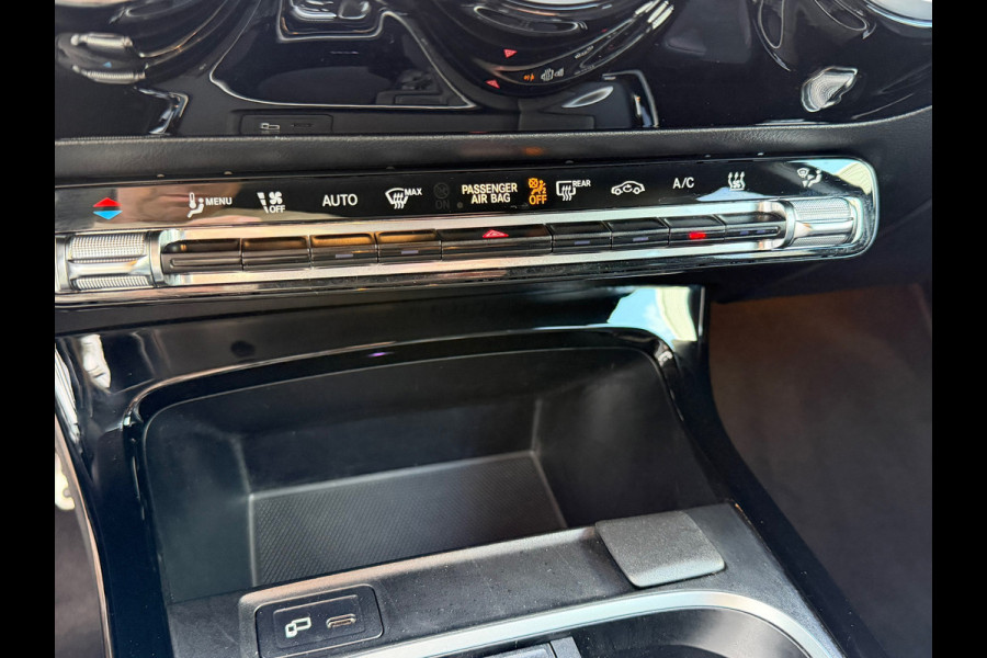 Mercedes-Benz A-Klasse 250 e Business Solution AMG | Navi |Panoramadak | Sfeerverlichting Cruise | Clima | Camera | Leder | 18".