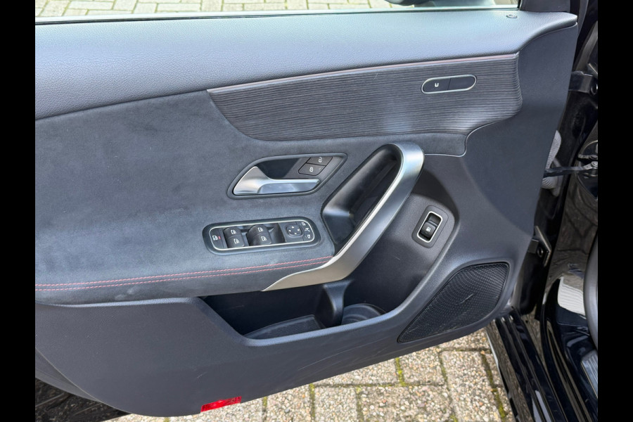 Mercedes-Benz A-Klasse 250 e Business Solution AMG | Navi |Panoramadak | Sfeerverlichting Cruise | Clima | Camera | Leder | 18".