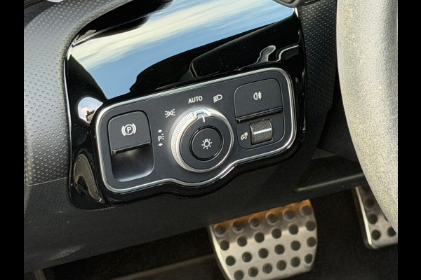 Mercedes-Benz A-Klasse 250 e Business Solution AMG | Navi |Panoramadak | Sfeerverlichting Cruise | Clima | Camera | Leder | 18".