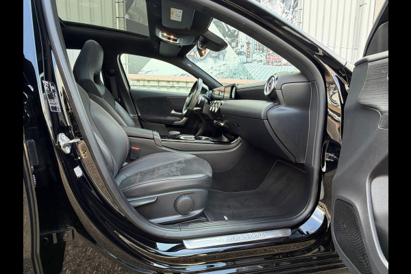 Mercedes-Benz A-Klasse 250 e Business Solution AMG | Navi |Panoramadak | Sfeerverlichting Cruise | Clima | Camera | Leder | 18".