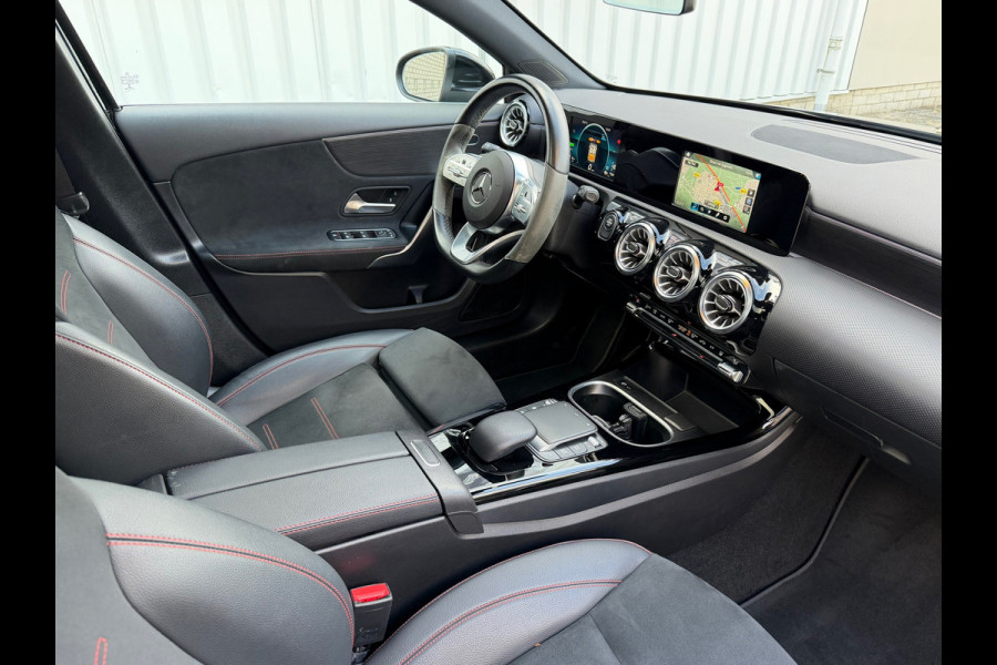 Mercedes-Benz A-Klasse 250 e Business Solution AMG | Navi |Panoramadak | Sfeerverlichting Cruise | Clima | Camera | Leder | 18".