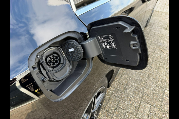 Mercedes-Benz A-Klasse 250 e Business Solution AMG | Navi |Panoramadak | Sfeerverlichting Cruise | Clima | Camera | Leder | 18".