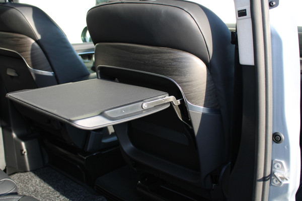Mercedes-Benz V-Klasse 300d / AMG / DC / 4-Matic / Luchtvering / Pano / Elec Stoel / Burmester / Vol Opties / NIEUWSTAAT.