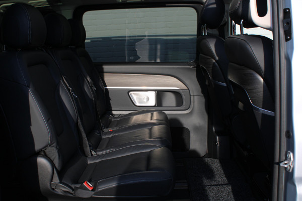 Mercedes-Benz V-Klasse 300d / AMG / DC / 4-Matic / Luchtvering / Pano / Elec Stoel / Burmester / Vol Opties / NIEUWSTAAT.