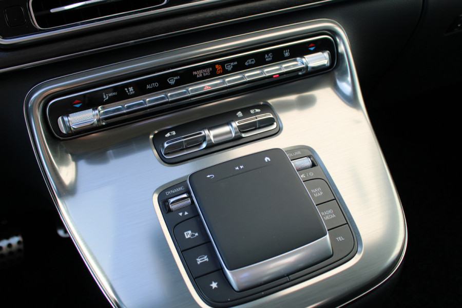 Mercedes-Benz V-Klasse 300d / AMG / DC / 4-Matic / Luchtvering / Pano / Elec Stoel / Burmester / Vol Opties / NIEUWSTAAT.