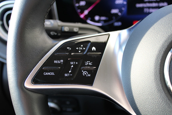 Mercedes-Benz V-Klasse 300d / AMG / DC / 4-Matic / Luchtvering / Pano / Elec Stoel / Burmester / Vol Opties / NIEUWSTAAT.