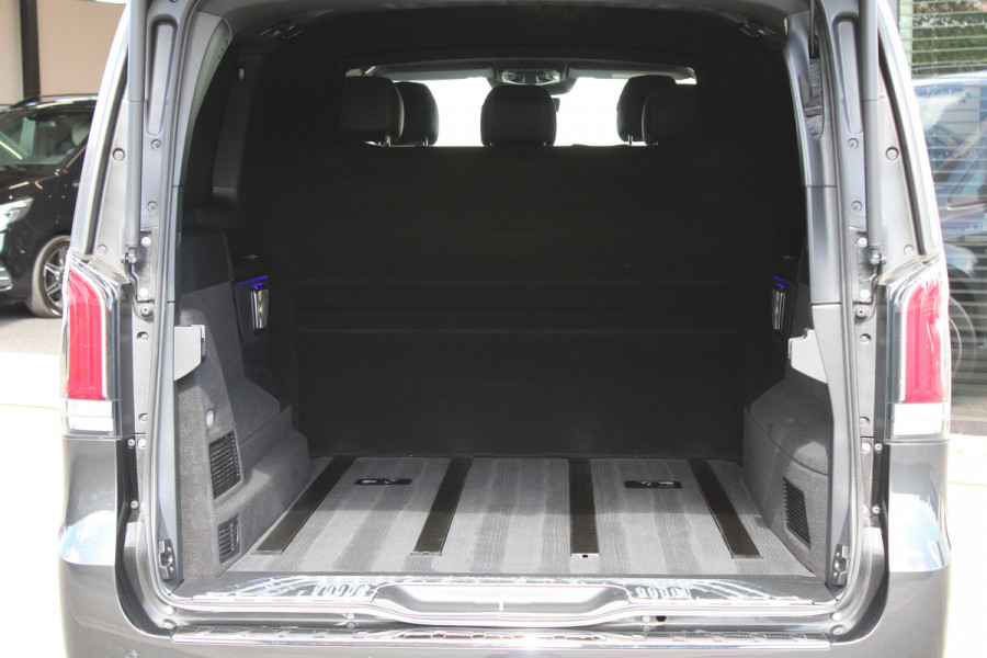 Mercedes-Benz V-Klasse 300d / XXL / AMG / DC / 4-Matic / Luchtvering / Elec Stoel / Burmester / NIEUWSTAAT