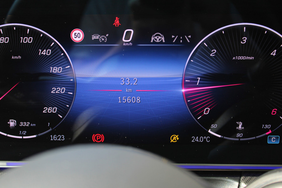 Mercedes-Benz V-Klasse 300d / XXL / AMG / DC / 4-Matic / Luchtvering / Elec Stoel / Burmester / NIEUWSTAAT