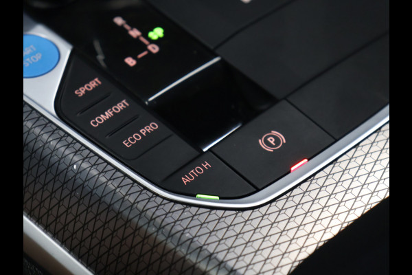 BMW i4 M50 High Executive 84 kWh [TREKHAAK, APPLE CARPLAY, HEAD-UP DISPLAY, STOELVERWARMING, CRUISE CONTROL, CAMERA, PDC V+A, ELEKTRISCHE ACHTERKLEP, NAVIGATIE, LED, LEDER, NIEUWSTAAT]