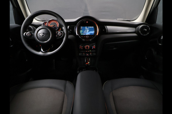 MINI 5-deurs 1.5 Cooper [APPLE CARPLAY, ANDROID, CRUISE CONTROL, LEDEREN STUUR, AIRCO, MULTIFUNCTIONEEL STUUR, NAVIGATIE, NIEUWSTAAT]