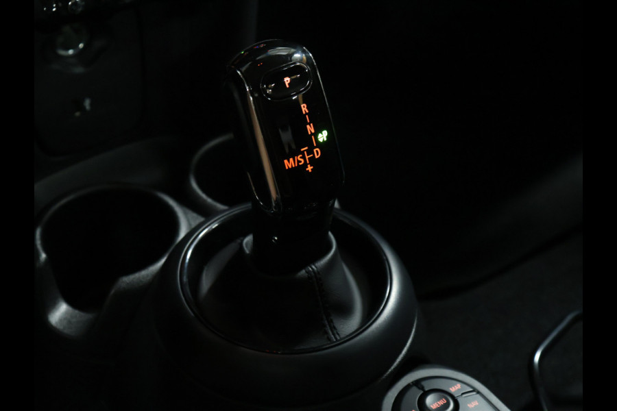 MINI 5-deurs 1.5 Cooper [APPLE CARPLAY, ANDROID, CRUISE CONTROL, LEDEREN STUUR, AIRCO, MULTIFUNCTIONEEL STUUR, NAVIGATIE, NIEUWSTAAT]