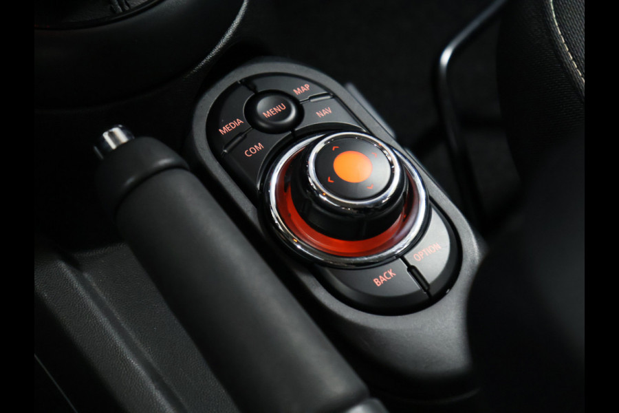 MINI 5-deurs 1.5 Cooper [APPLE CARPLAY, ANDROID, CRUISE CONTROL, LEDEREN STUUR, AIRCO, MULTIFUNCTIONEEL STUUR, NAVIGATIE, NIEUWSTAAT]