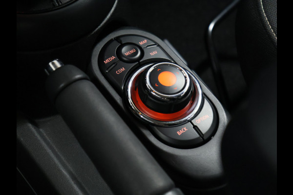 MINI 5-deurs 1.5 Cooper [APPLE CARPLAY, ANDROID, CRUISE CONTROL, LEDEREN STUUR, AIRCO, MULTIFUNCTIONEEL STUUR, NAVIGATIE, NIEUWSTAAT]