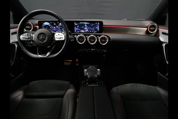 Mercedes-Benz CLA-Klasse 250 e AMG Line [APPLE CARPLAY, ANDROID, TREKHAAK, STOELVERWARMING, CRUISE CONTROL, PDC V+A, ACHTERUITRIJ CAMERA, AMG STYLING, NAVIGATIE, CLIMATE CONTROL, NIEUWSTAAT]