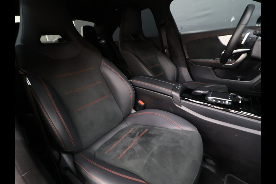 Mercedes-Benz CLA-Klasse 250 e AMG Line [APPLE CARPLAY, ANDROID, TREKHAAK, STOELVERWARMING, CRUISE CONTROL, PDC V+A, ACHTERUITRIJ CAMERA, AMG STYLING, NAVIGATIE, CLIMATE CONTROL, NIEUWSTAAT]