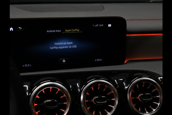 Mercedes-Benz CLA-Klasse 250 e AMG Line [APPLE CARPLAY, ANDROID, TREKHAAK, STOELVERWARMING, CRUISE CONTROL, PDC V+A, ACHTERUITRIJ CAMERA, AMG STYLING, NAVIGATIE, CLIMATE CONTROL, NIEUWSTAAT]