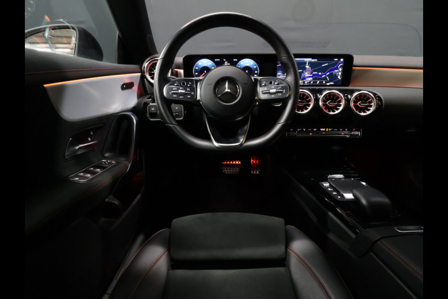 Mercedes-Benz CLA-Klasse 250 e AMG Line [APPLE CARPLAY, ANDROID, TREKHAAK, STOELVERWARMING, CRUISE CONTROL, PDC V+A, ACHTERUITRIJ CAMERA, AMG STYLING, NAVIGATIE, CLIMATE CONTROL, NIEUWSTAAT]
