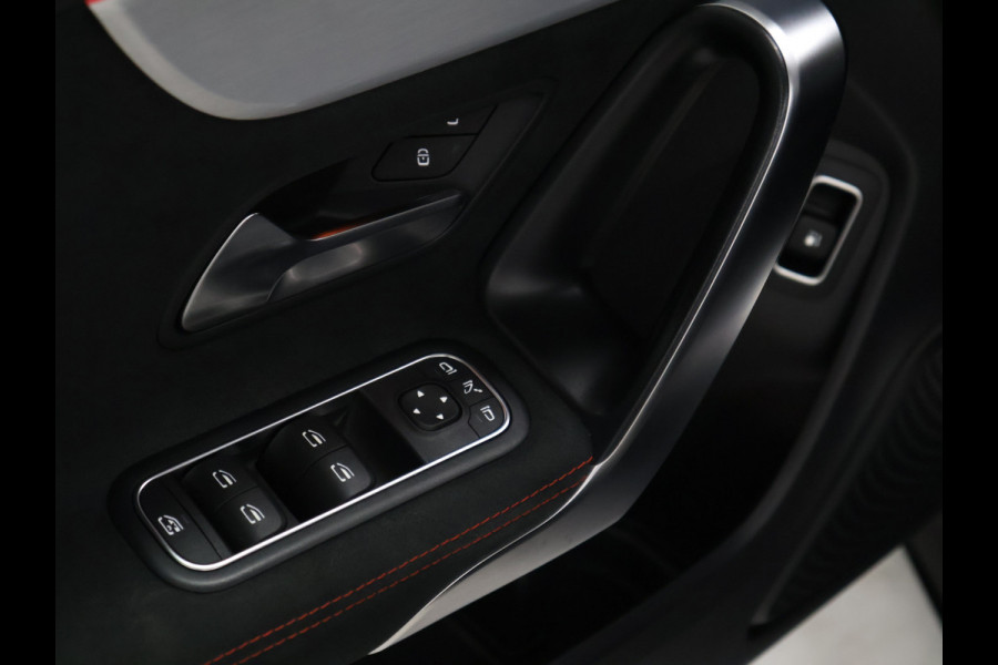 Mercedes-Benz CLA-Klasse 250 e AMG Line [APPLE CARPLAY, ANDROID, TREKHAAK, STOELVERWARMING, CRUISE CONTROL, PDC V+A, ACHTERUITRIJ CAMERA, AMG STYLING, NAVIGATIE, CLIMATE CONTROL, NIEUWSTAAT]