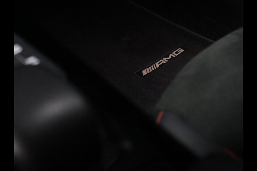 Mercedes-Benz CLA-Klasse 250 e AMG Line [APPLE CARPLAY, ANDROID, TREKHAAK, STOELVERWARMING, CRUISE CONTROL, PDC V+A, ACHTERUITRIJ CAMERA, AMG STYLING, NAVIGATIE, CLIMATE CONTROL, NIEUWSTAAT]