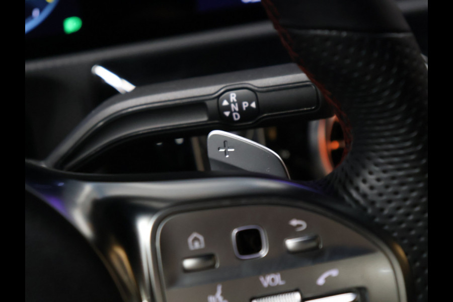 Mercedes-Benz CLA-Klasse 250 e AMG Line [APPLE CARPLAY, ANDROID, TREKHAAK, STOELVERWARMING, CRUISE CONTROL, PDC V+A, ACHTERUITRIJ CAMERA, AMG STYLING, NAVIGATIE, CLIMATE CONTROL, NIEUWSTAAT]