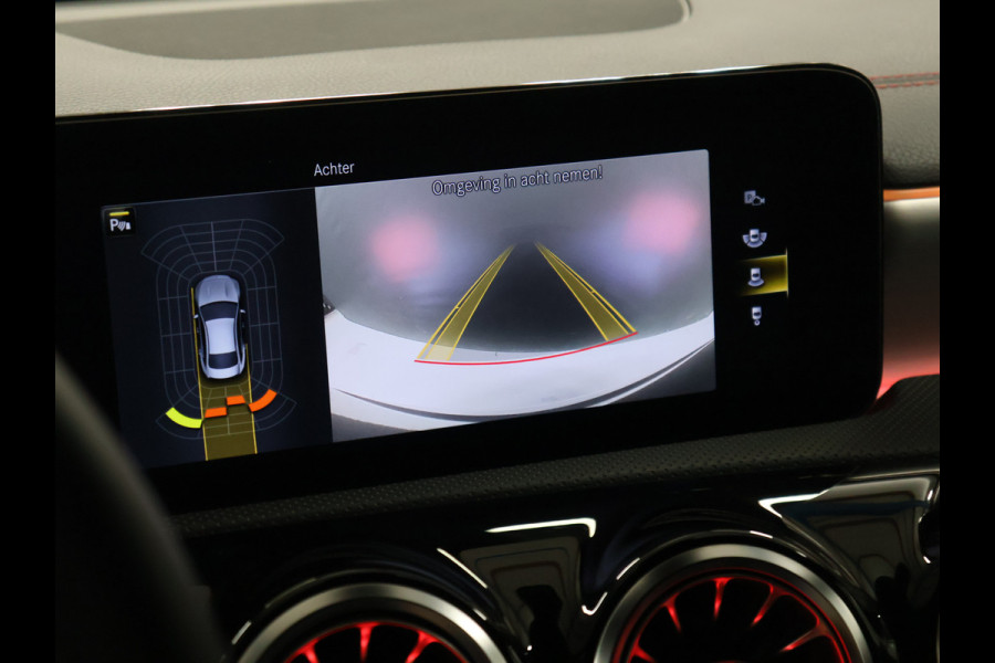 Mercedes-Benz CLA-Klasse 250 e AMG Line [APPLE CARPLAY, ANDROID, TREKHAAK, STOELVERWARMING, CRUISE CONTROL, PDC V+A, ACHTERUITRIJ CAMERA, AMG STYLING, NAVIGATIE, CLIMATE CONTROL, NIEUWSTAAT]