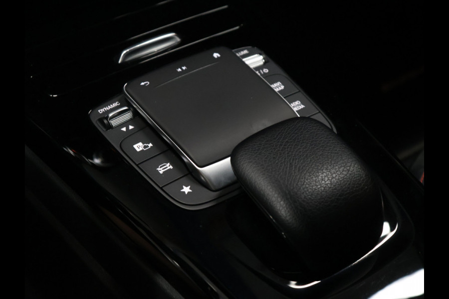 Mercedes-Benz CLA-Klasse 250 e AMG Line [APPLE CARPLAY, ANDROID, TREKHAAK, STOELVERWARMING, CRUISE CONTROL, PDC V+A, ACHTERUITRIJ CAMERA, AMG STYLING, NAVIGATIE, CLIMATE CONTROL, NIEUWSTAAT]
