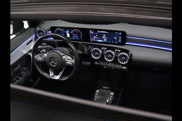 Mercedes-Benz A-Klasse 250 e Business Solution AMG Limited [SCHUIFKANTELDAK, APPLE CARPLAY, ANDROID, STOELVERWARMING,CRUISE CONTROL, PDC V+A, ACHTERUITRIJ CAMERA, KEYLESS ENTRY, CLIMATE CONTROL, NAVIGATIE, NIEUWSTAAT]
