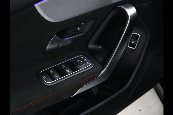 Mercedes-Benz A-Klasse 250 e Business Solution AMG Limited [SCHUIFKANTELDAK, APPLE CARPLAY, ANDROID, STOELVERWARMING,CRUISE CONTROL, PDC V+A, ACHTERUITRIJ CAMERA, KEYLESS ENTRY, CLIMATE CONTROL, NAVIGATIE, NIEUWSTAAT]