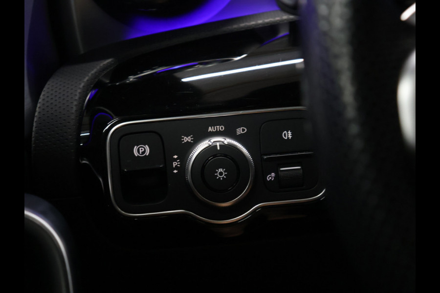 Mercedes-Benz A-Klasse 250 e Business Solution AMG Limited [SCHUIFKANTELDAK, APPLE CARPLAY, ANDROID, STOELVERWARMING,CRUISE CONTROL, PDC V+A, ACHTERUITRIJ CAMERA, KEYLESS ENTRY, CLIMATE CONTROL, NAVIGATIE, NIEUWSTAAT]