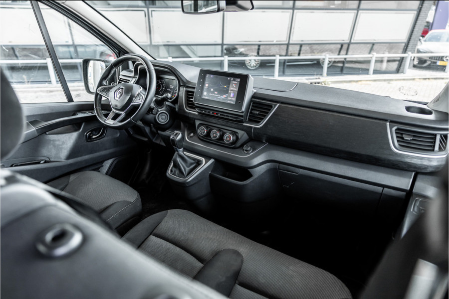 Renault Trafic 2.0 L2H1 150 PK DC | Dubbel cabine | 6-Zitter | Navigatie | Dodehoek | Camera | Trekhaak | CarPlay | Nieuwe APK | Trekhaak | Imperiaal | PDC V+A