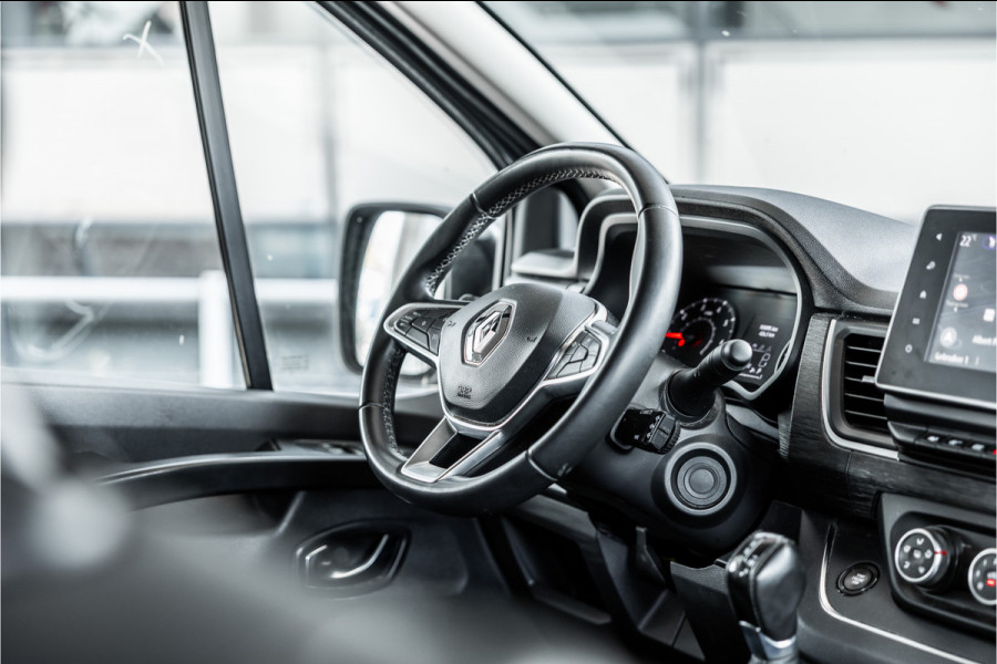 Renault Trafic 2.0 L2H1 150 PK DC | Dubbel cabine | 6-Zitter | Navigatie | Dodehoek | Camera | Trekhaak | CarPlay | Nieuwe APK | Trekhaak | Imperiaal | PDC V+A