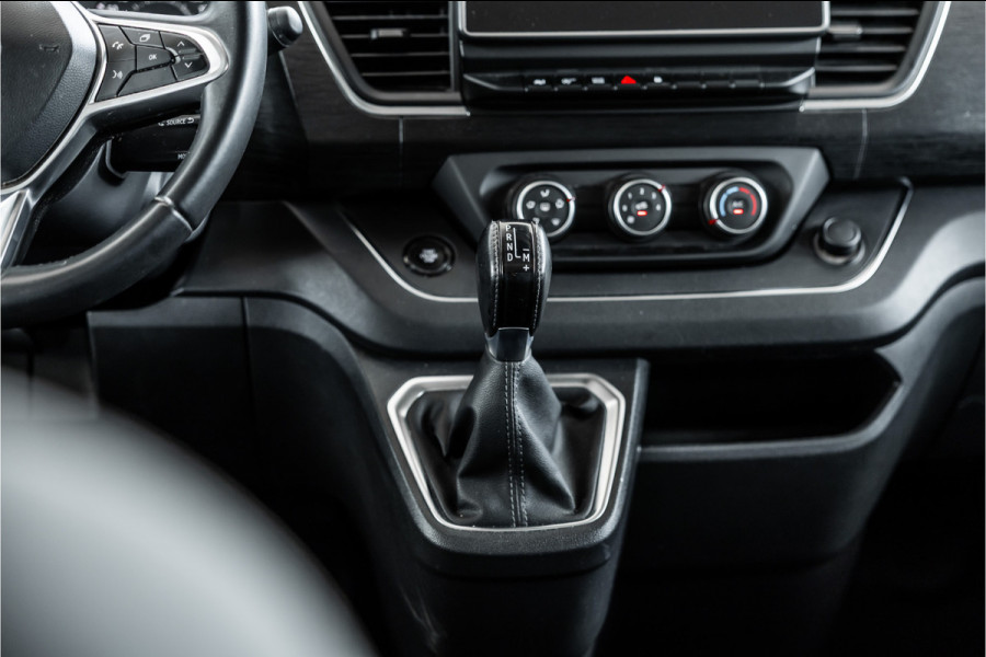 Renault Trafic 2.0 L2H1 150 PK DC | Dubbel cabine | 6-Zitter | Navigatie | Dodehoek | Camera | Trekhaak | CarPlay | Nieuwe APK | Trekhaak | Imperiaal | PDC V+A