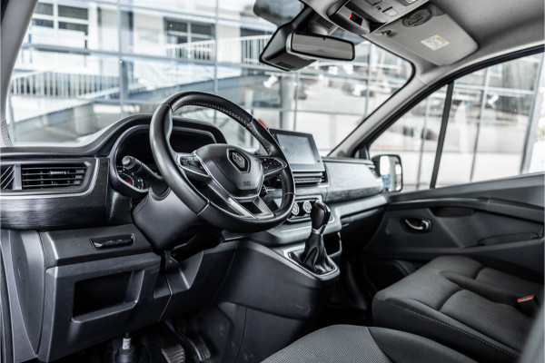 Renault Trafic 2.0 L2H1 150 PK DC | Dubbel cabine | 6-Zitter | Navigatie | Dodehoek | Camera | Trekhaak | CarPlay | Nieuwe APK | Trekhaak | Imperiaal | PDC V+A