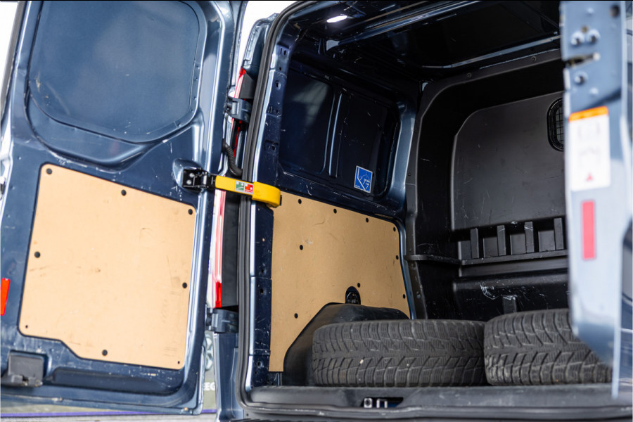 Ford Transit Custom 2.0 TDCI 185 PK Sport | Marge | BPM & BTW Vrij | ACC | Bi-Xenon | Camera | Navigatie | CarPlay | DAB | Trekhaak | Cruise control | Nieuwe APK