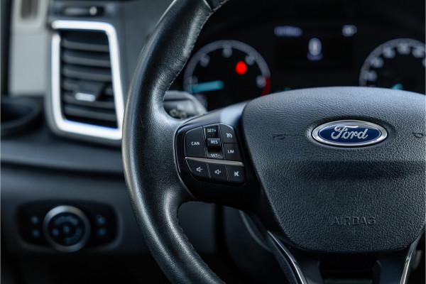 Ford Transit Custom 320 2.0 TDCI L2H1 Platinum Edition DC | Bi-Xenon | Navigatie | CarPlay | Camera | Lederen bekleding | Stoelverwarming | L+R Schuifdeur | DAB | Dubbel cabine | Nieuwe APK | Euro 6