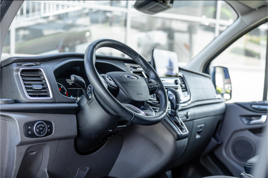 Ford Transit Custom 320 2.0 TDCI L2H1 Platinum Edition DC | Bi-Xenon | Navigatie | CarPlay | Camera | Lederen bekleding | Stoelverwarming | L+R Schuifdeur | DAB | Dubbel cabine | Nieuwe APK | Euro 6