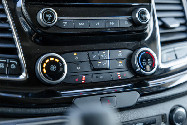 Ford Transit Custom 320 2.0 TDCI L2H1 Platinum Edition DC | Bi-Xenon | Navigatie | CarPlay | Camera | Lederen bekleding | Stoelverwarming | L+R Schuifdeur | DAB | Dubbel cabine | Nieuwe APK | Euro 6