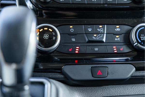 Ford Transit Custom 320 2.0 TDCI L2H1 Platinum Edition DC | Bi-Xenon | Navigatie | CarPlay | Camera | Lederen bekleding | Stoelverwarming | L+R Schuifdeur | DAB | Dubbel cabine | Nieuwe APK | Euro 6