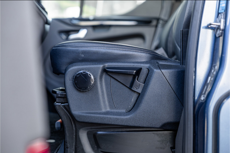 Ford Transit Custom 320 2.0 TDCI L2H1 Platinum Edition DC | Bi-Xenon | Navigatie | CarPlay | Camera | Lederen bekleding | Stoelverwarming | L+R Schuifdeur | DAB | Dubbel cabine | Nieuwe APK | Euro 6