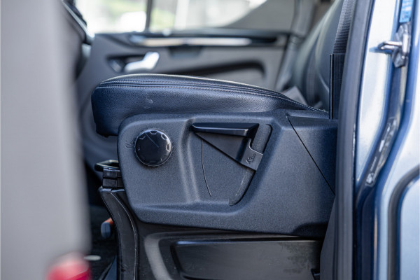 Ford Transit Custom 320 2.0 TDCI L2H1 Platinum Edition DC | Bi-Xenon | Navigatie | CarPlay | Camera | Lederen bekleding | Stoelverwarming | L+R Schuifdeur | DAB | Dubbel cabine | Nieuwe APK | Euro 6