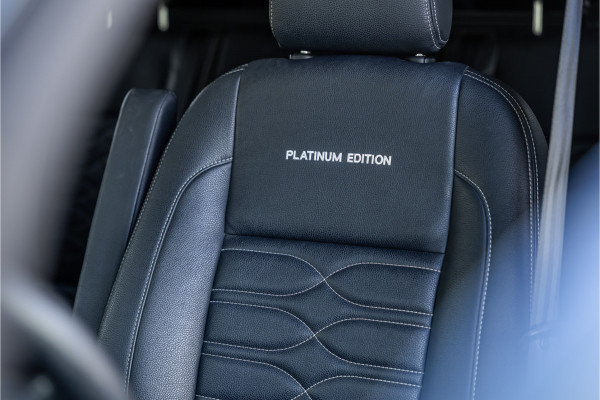 Ford Transit Custom 320 2.0 TDCI L2H1 Platinum Edition DC | Bi-Xenon | Navigatie | CarPlay | Camera | Lederen bekleding | Stoelverwarming | L+R Schuifdeur | DAB | Dubbel cabine | Nieuwe APK | Euro 6