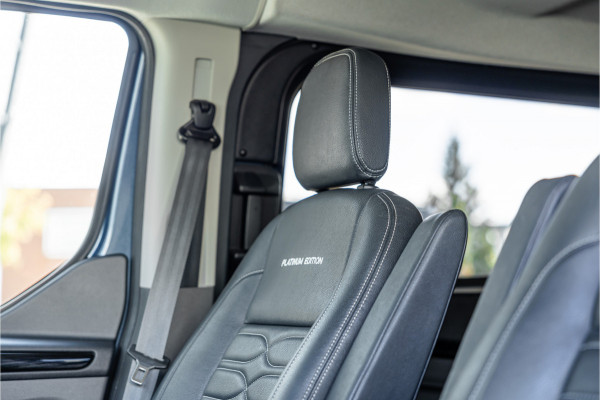 Ford Transit Custom 320 2.0 TDCI L2H1 Platinum Edition DC | Bi-Xenon | Navigatie | CarPlay | Camera | Lederen bekleding | Stoelverwarming | L+R Schuifdeur | DAB | Dubbel cabine | Nieuwe APK | Euro 6